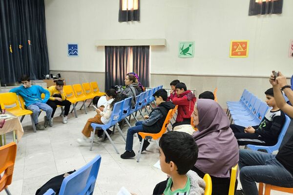 کافه کتاب کانون پرورش فکری اندیشه میزبان شاعر نوجوان