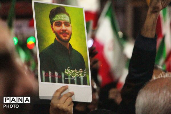 مراسم تشییع پیکر مطهر شهید محمدحسین عزیزی و مادر بزرگوارشان