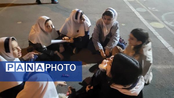 همدلی و معنویت در مراسم افطاری مدرسه حسین‌علی بابایی تهران