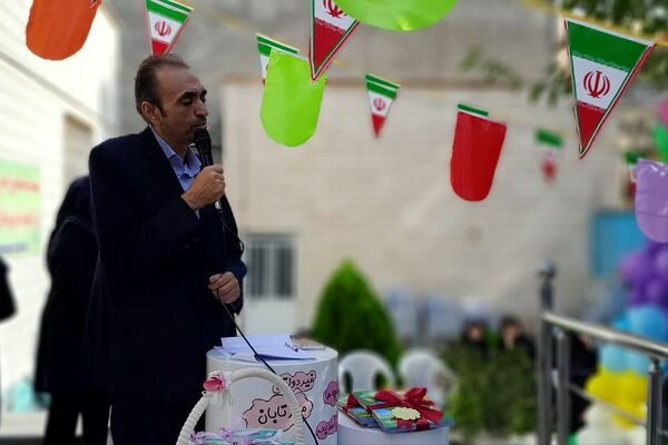 جشن شکفتن غنچه‌ ها، در دبستان مهرتابان بهارستان دو
