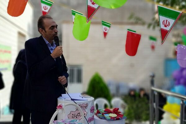 جشن شکفتن غنچه‌ ها، در دبستان مهرتابان بهارستان دو