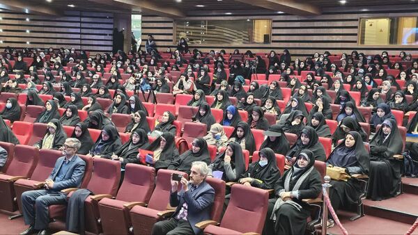 همایش زیست عفیفانه با موضوع عفت و حجاب در تالار ایوان‌ری