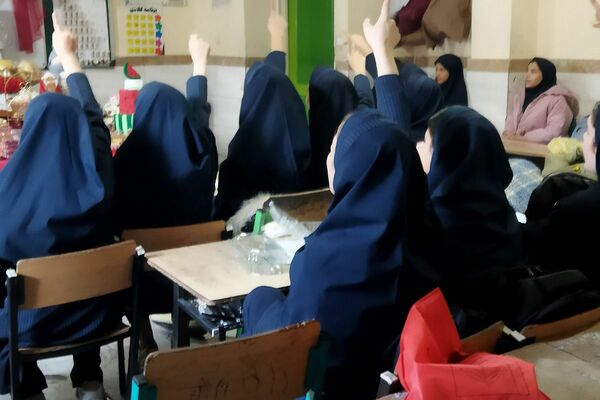 برگزاری مراسم جشن یلدا در مدرسه مهرآیین و مدرسه مریم بهارستان۲