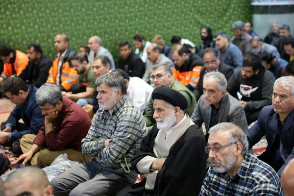 میز خدمت مسئولان در مصلی المهدی بیرجند 