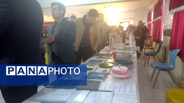 برپایی نمایشگاه به‌مناسبت هفته پژوهش در مدرسه کمایی‌مقدم یاسوج