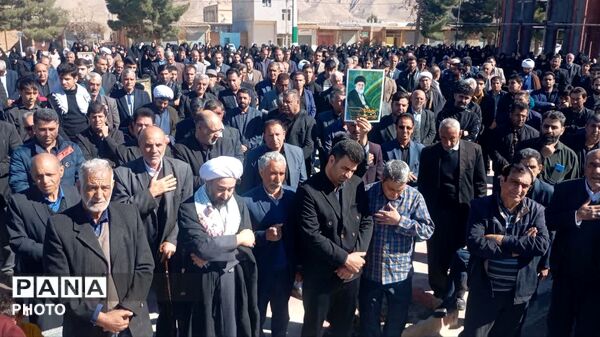 حضور گسترده مردم و مسئولان در فراق رهبر شهید انقلاب اسلامی ایران