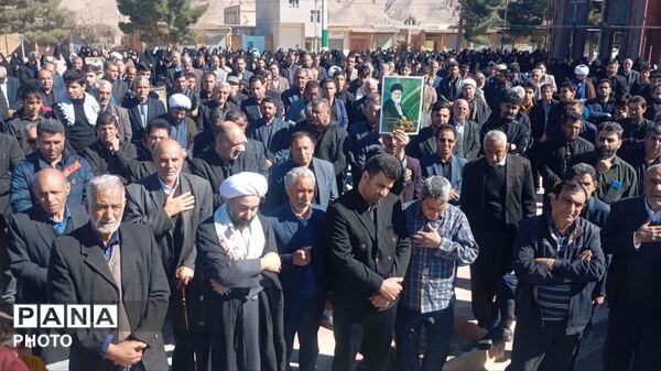 حضور گسترده مردم و مسئولان در فراق رهبر شهید انقلاب اسلامی ایران