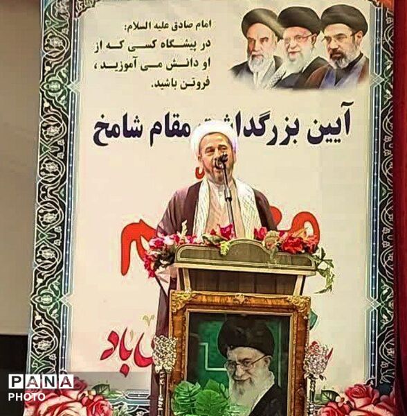 تقدیر از معلمان برتر و بازنشستگان نمونه به مناسبت هفته معلم