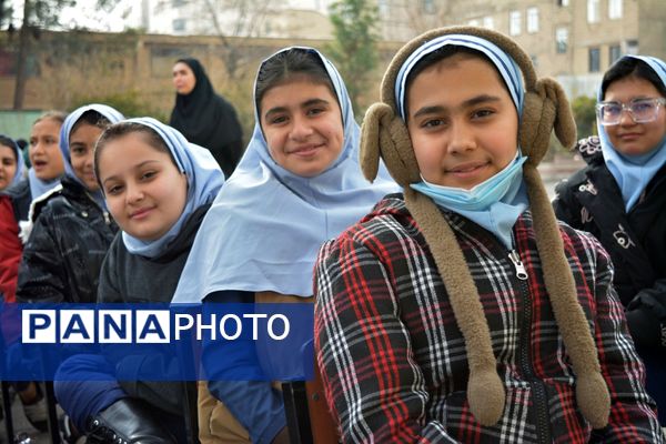 حضور خادمان رضوی در مدرسه قدر بهارستان‌دو