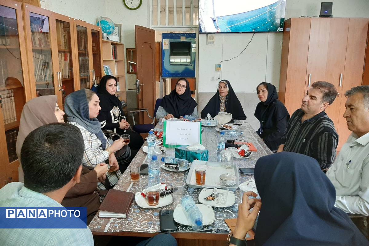 جلسه انجمن اولیا و هیات امنا در مدرسه پویش ناحیه ۳ شیراز