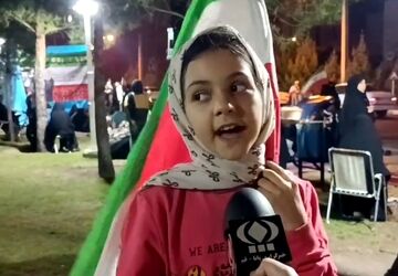 جان می‌دهیم اما خاک وطن نمی‌دهیم