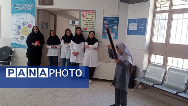 تبریک روز پرستار به کارکنان درمانگاه و خانه بهداشت روستای فدافن 