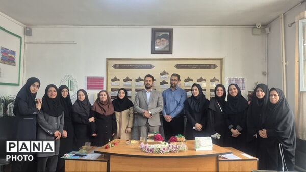 تقدیر از مدیریت دبیرستان دخترانه شهید بصیر با حضور کارشناسان متوسطه اول
