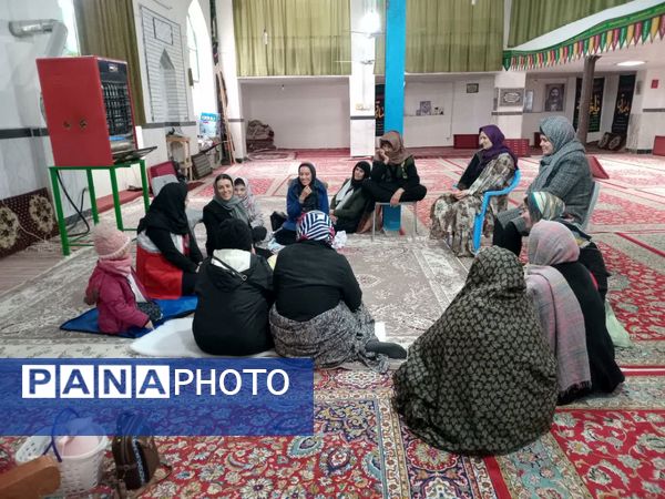 دوره‌ آموزشی‌ هلال‌احمر در پایگاه‌ بسیج مطهره شیروان