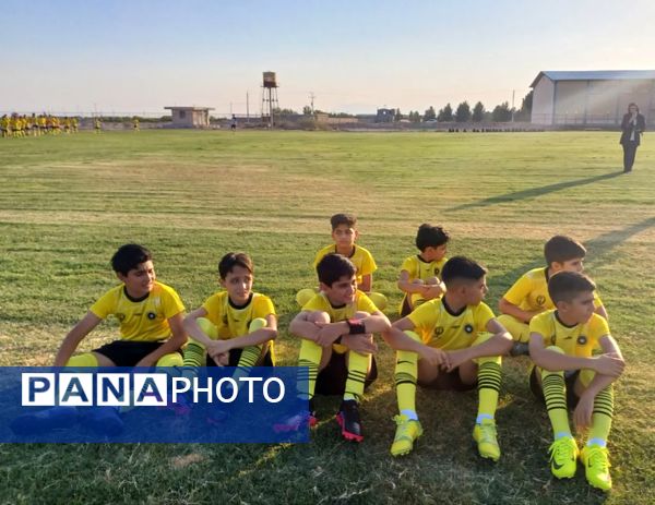 راه اندازی مدرسه فوتبال پسران باشگاه پر سیمرغ شهر حبیب آباد