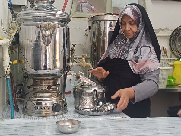 غبار روبی مسجد جامع کوهپایه همزمان با حلول ماه رمضان و ایام نوروز