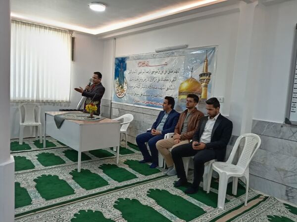 جلسه تجربه گردانی با قبول شدگان کنکور سراسری در دبیرستان نمونه آیت‌الله خامنه‌ای