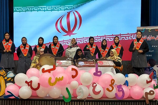 همایش معماران خشت اول در کهریزک؛ بزرگداشت معلمان پایه اول ابتدایی