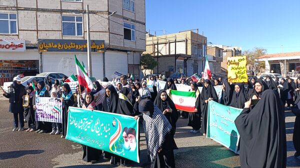حضور پرشور دانش‌آموزان رباط‌سنگ در راهپیمایی 13 آبان ؛ حماسه‌ای از شور و همبستگی 
