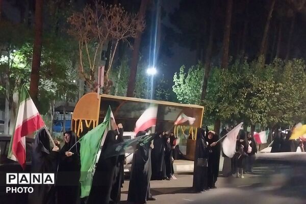 گردهمایی شبانه در محله ۱۳ آبان شهرری 