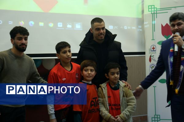 اردوی تمشک با حضور بازیکن محبوب تیم تراکتور