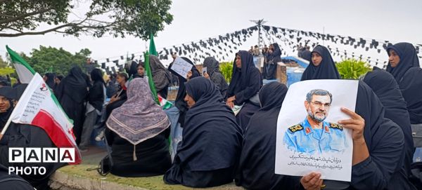 وداع حماسی دریادلان هرمزگان با فرمانده شهید علیرضا تنگسیری در بندرعباس