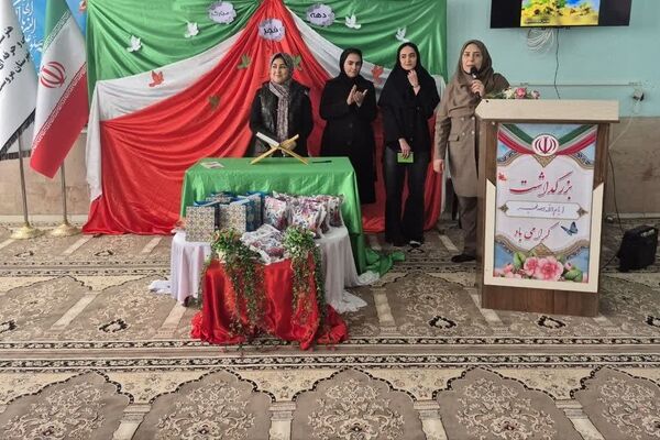 جشن باشکوه پیروزی انقلاب در آموزشگاه‌های مروست