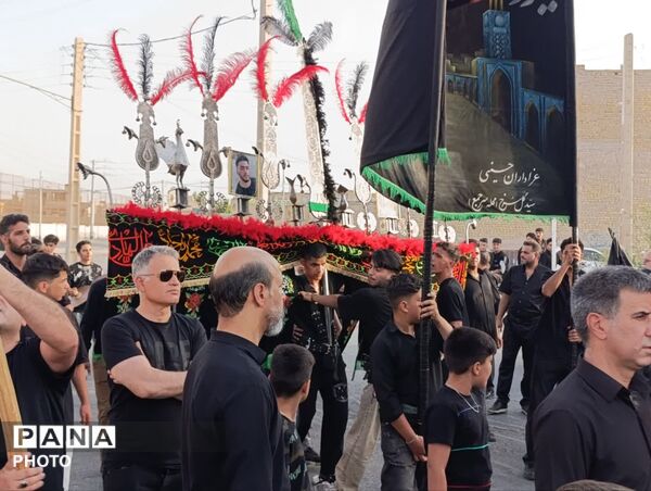 زمزمه‌ های سوگ در کوچه‌های خشتی؛ وقتی نخل چاه‌ ملکی به یاد حسین (ع) برمی‌خیزد