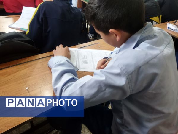 برگزاری امتحانات نوبت اول در دبیرستان نمونه دانش کاشمر