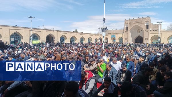 نماز جمعه در آخرین جمعه ماه رمضان در نیشابور 