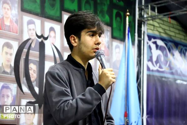 سوگواره شبانه دانش آموزان تبریز در تجمعات مردمی برای رهبر شهید
