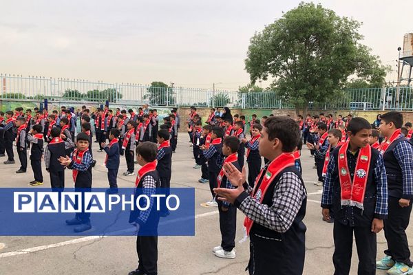 بازدید کشوری از دانش‌آموزان پیشتاز دبستان فولادفر ناحیه دو شهرری 