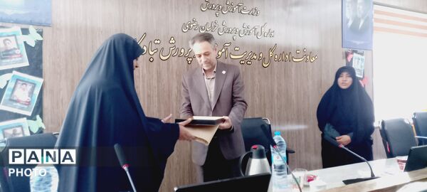 جلسه معارفه فرمانده و جانشینان بسیج دانش‌آموزی تبادکان