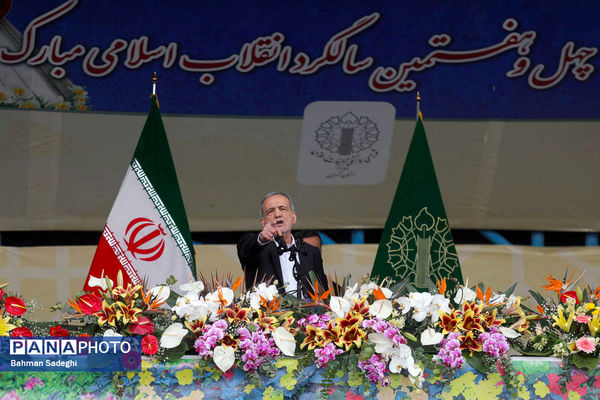 سخنرانی رئیس جمهور در جمع راهپیمایان ۲۲ بهمن