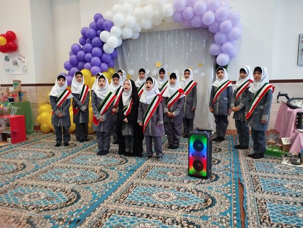  نمایشگاه دست‌سازه‌ها و فعالیت‌های پژوهشی در دبستان شقایق‌ها شهرستان ملارد