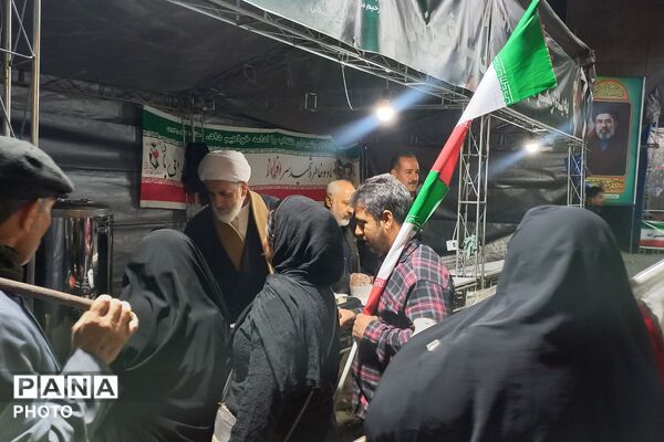 مردم شجاع وحیدیه میدان را خالی نمی‌گذارند 