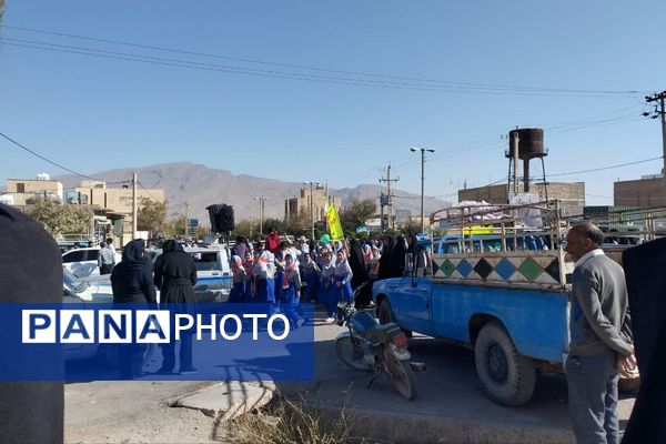 حضور دانش آموزان دبیرستان طالقانی داریون در تجمع ۱۳ آبان