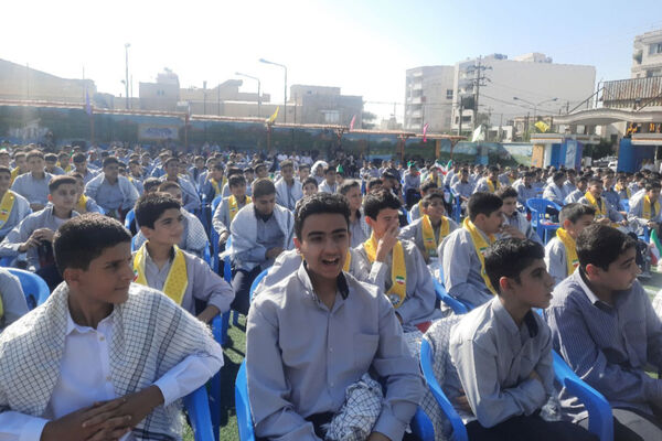نواختن زنگ مهر در مدرسه هیات امنایی رازی ناحیه ۴ شیراز 