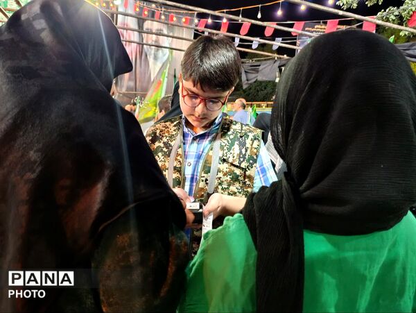رونمایی از نماد «مشت گره کرده رهبر شهید» در قم