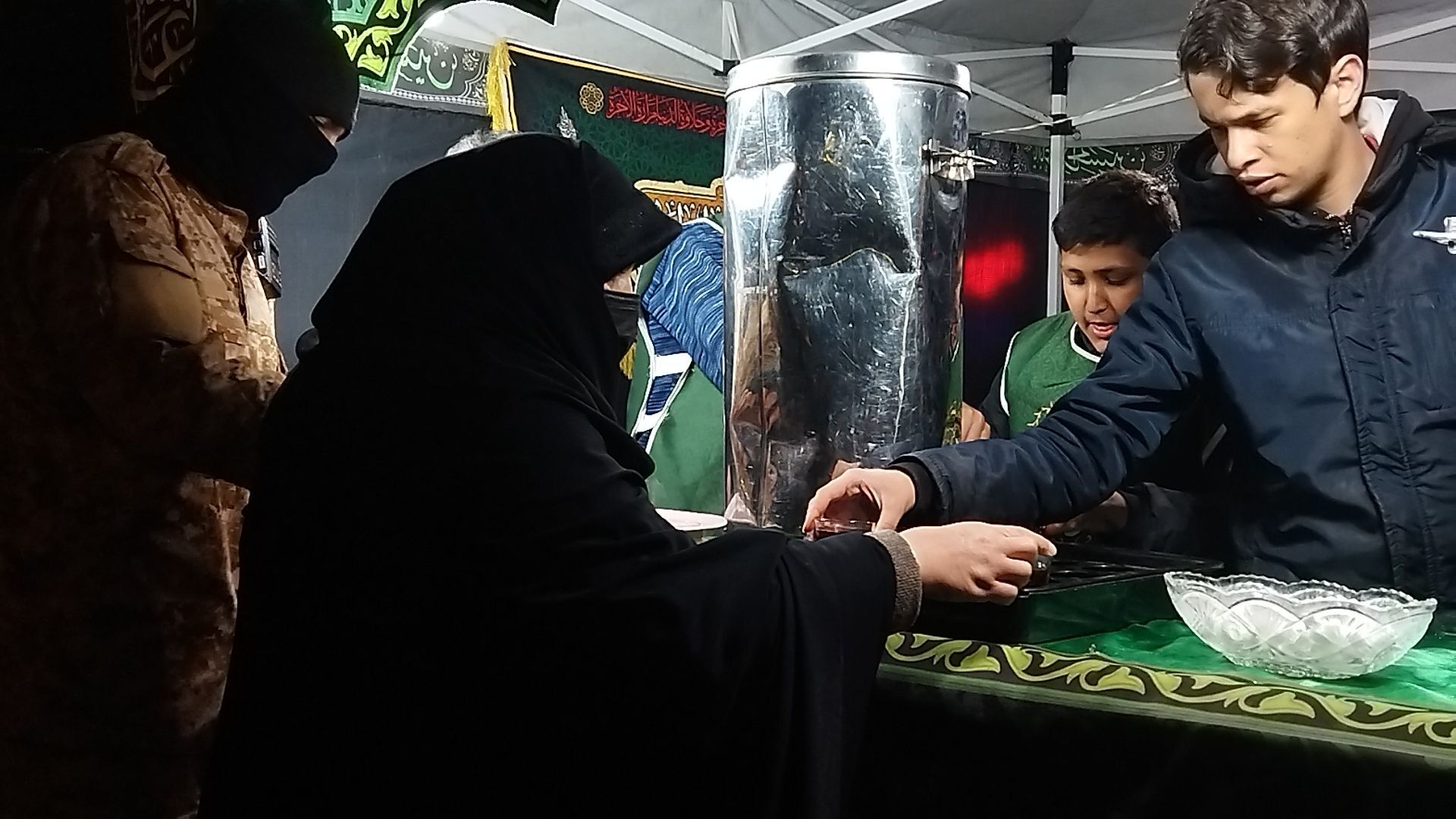 سقاخانه قمر بنی هاشم در هفدهمین روز از سال ۱۴۰۵ 