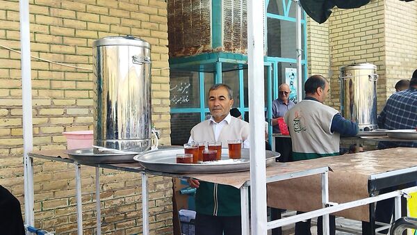 گذری بر فعالیت چایخانه مسجد جامع در روز جمعه 