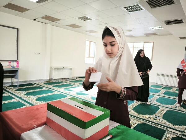 انتخابات شورای دانش آموزی در دبستان دخترانه شطیطه ۲