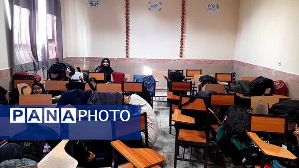 بیست و ششمین مانور سراسری زلزله و ایمنی در دبیرستان پروین اعتصامی ناحیه یک