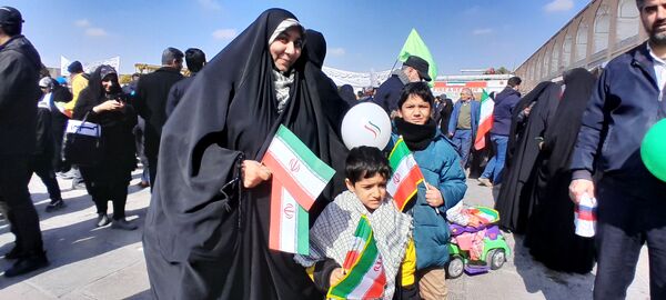 حضور پرشور مردم اصفهانی در راهپیمایی ۲۲بهمن 