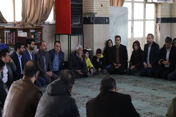 نماز جمعه این هفته شهرستان پاکدشت شاهد حضور پر رنگ فرهنگیان بود