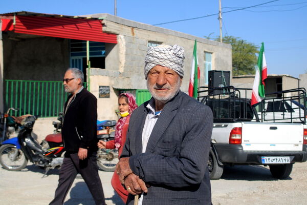 پیاده روی خانوادگی در روستای چاهکوتاه شهرستان بوشهر