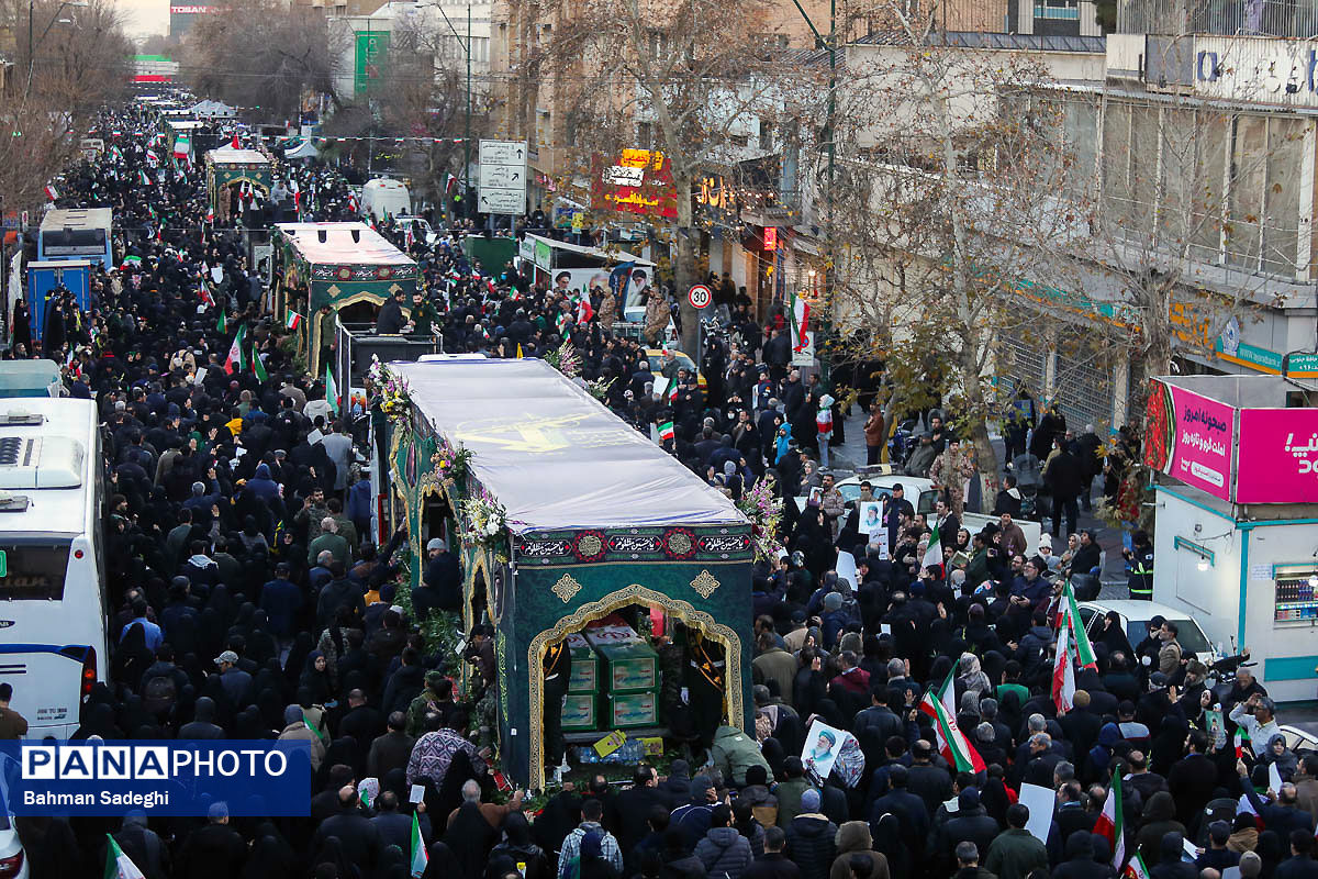 حضور پرشور مردم در مراسم تشییع پیکر شهدای جنایات اخیر صهیونیستی - آمریکایی 