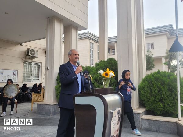 نمایشگاه هویت ایرانی در دبیرستان مصلی نژاد حضرت زهرا (س)