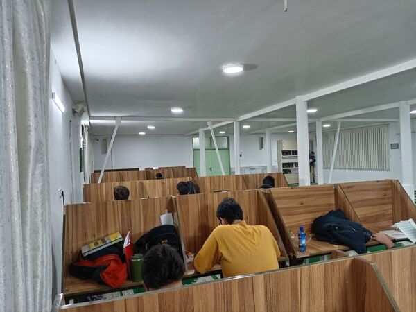 آ غاز به کارفعالیت قرائت خانه دبیرستان نمونه آیت الله خامنه‌ای کاشمر