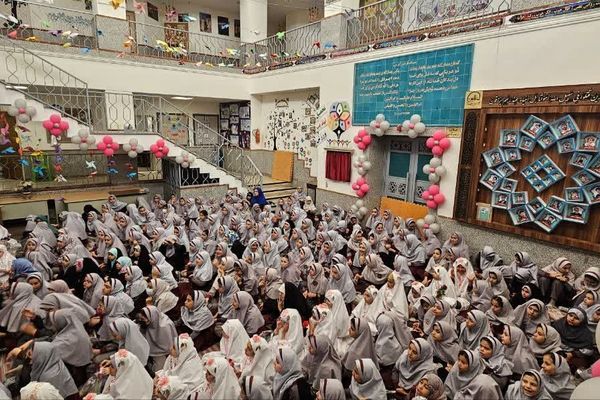 برگزاری جشن میلاد امام رضا علیه السلام در دبستان شاهد ام البنین (س) ناحیه دو شهرری 
